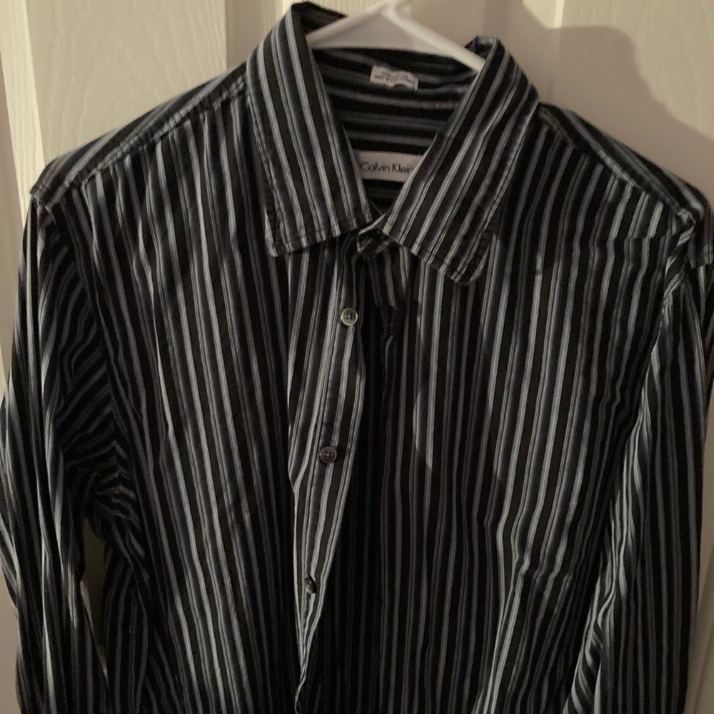 Men’s Calvin Klein casual button down long sleeve shirt. Size: L